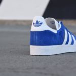 s76227_amorshoes-adidas-originals-gazelle-blue-azul-royal-s76227
