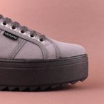09310_amorshoes-victoria-shoes-blucher-plataforma-dentada-chica-antelina-gris-09310
