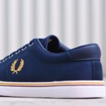 b9090-584_amorshoes-fred-perry-chico-underspin-canvas-584-carbon-blue-azul-marino-navy-b9090-584