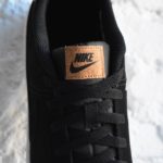 805556-004_AmorShoes-Nike-Court-royale-premium-negro-black-corcho-logo-negro-black-805556-004