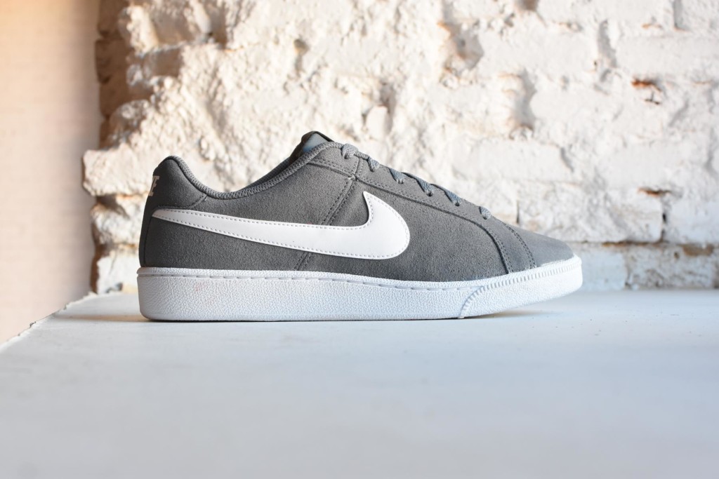 819802-010_AmorShoes-Nike-Court-royale-suede-cool-grey-piel-vuelta-gris-logo-blanco-white-819802-010