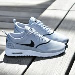 599409-030_amorshoes-wmns-nike-sportswear-air-max-thea-chica-wolf-grey-gris--logo-negro-599409-030