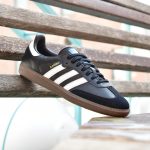 B75807_AmorShoes-Adidas-Originals-Samba-OG-Core-Black-Footwear-White-Gum-zapatilla-negra-rayas-blancas-suela-caramelo-B75807