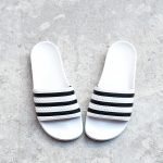 280648_AmorShoes-adidas-Originals-Adilette-White-Core-Black-White-chancla-blanca-con-rayas-negras-280648