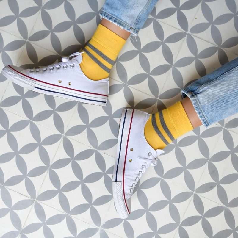 amorsocks-calcetines-socks-bajos-tobilleros-retro-rayas-amarillo-gris-cuadrado