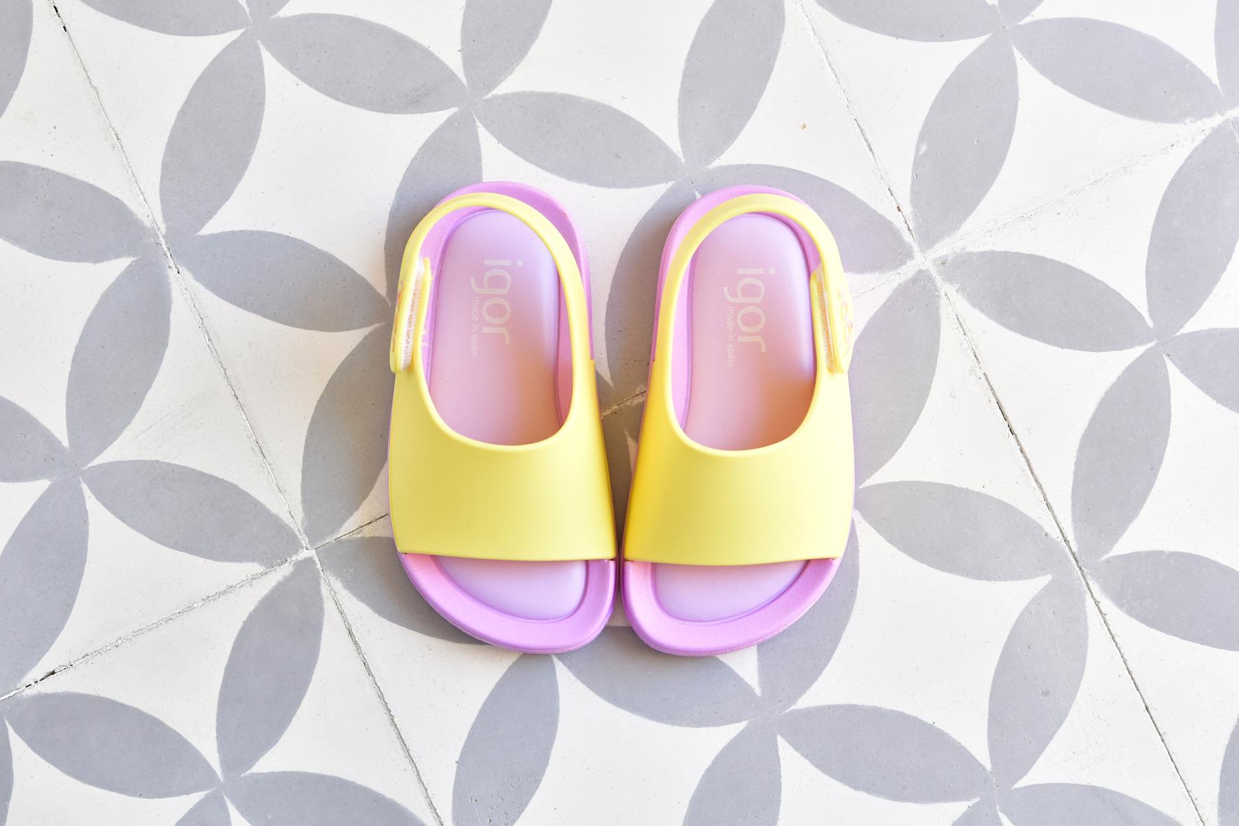 S10236-018_AmorShoes-Igor-shoes-baby-bicolor-cangrejera-sandalia-goma-para-agua-color-amarillo-malva-lila-yellow-s10236-018