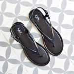 S10208-002_AmorShoes-Igor-Shoes-niza-Cangrejera-sandalia-dedo-goma-mujer-cierre-hebilla-color-azul-negro-black-S10208-002