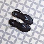 S10208-002_AmorShoes-Igor-Shoes-niza-Cangrejera-sandalia-dedo-goma-mujer-cierre-hebilla-color-azul-negro-black-S10208-002