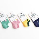 amorsocks-calcetines-socks-tobillero-invisible-dinos-dinosaurios-trex-tiranoraurio-verde-green-fondo-amarillo-niños-niñas-kids